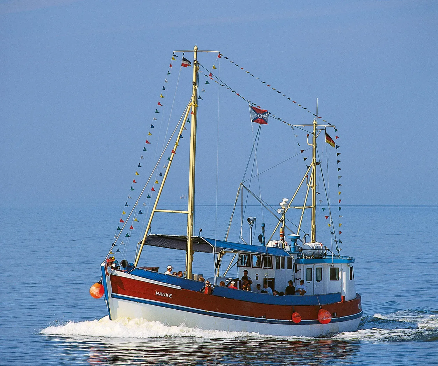 Krabbenkutter Büsum, heiraten auf Krabbekutter, Heiraten in der Nordsee, Standesamt Büsum, Inselhochzeit, Küstenhochzeit, standesamtlich heiraten Büsum, Heiraten auf Schiff, Heiraten an der Nordsee