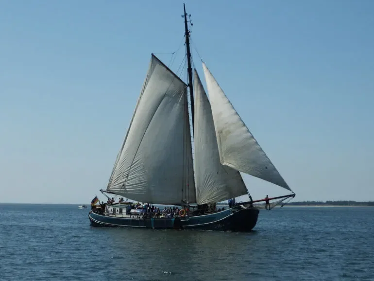 Heiraten an der Küste, Schiffstrauung, Standesamtliche Trauung, Trauung am Meer, Standesamt an der Küste, Standesamt, Außenstelle Standesamt, heiraten an der Küste, Hochzeitslocation, Maritime Hochzeit