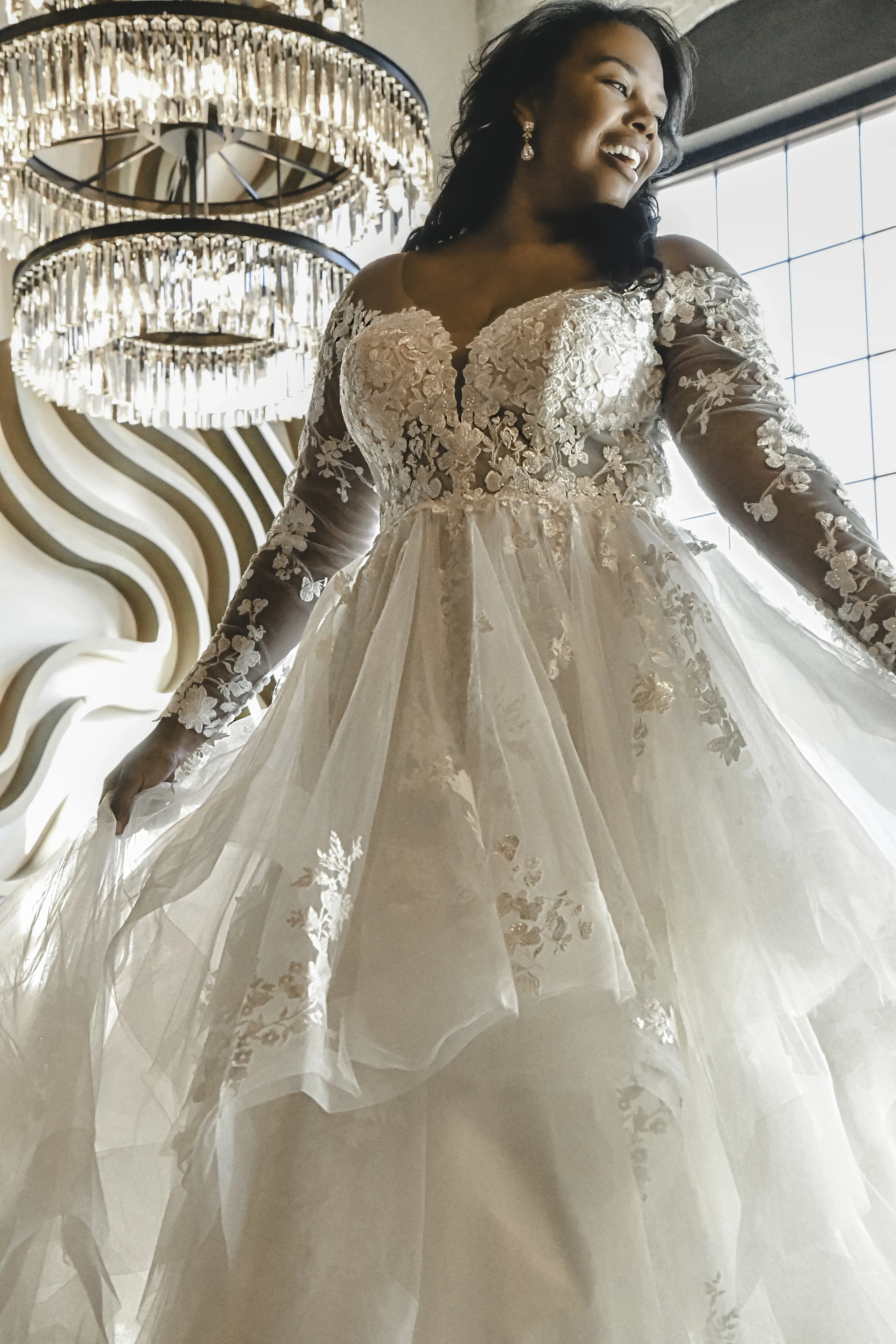 Brautkleid mit Spitze, Ärmeln, Essense of Australia
