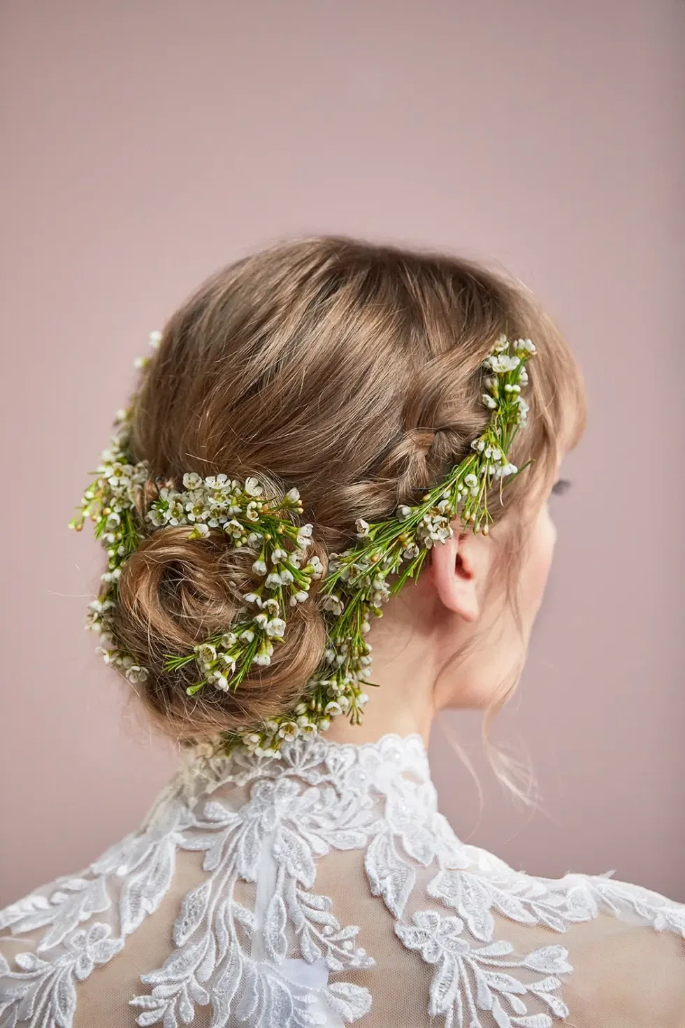 Braut, Brautfrisur, Flechtfrisur, Blumenkranz, Blumen im Haar