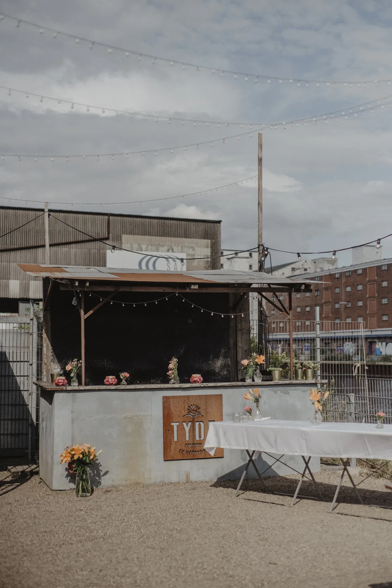 Hochzeit in Dortmund, Hochzeitslocation, Luftballons, Dortmund Hafen, Hochzeitslocation in Dortmund, Hochzeitslocation im Ruhrgebiet, Outdoor Hochzeit, Heiraten am Hafen, Heiraten in Dortmund, Tyde Studios