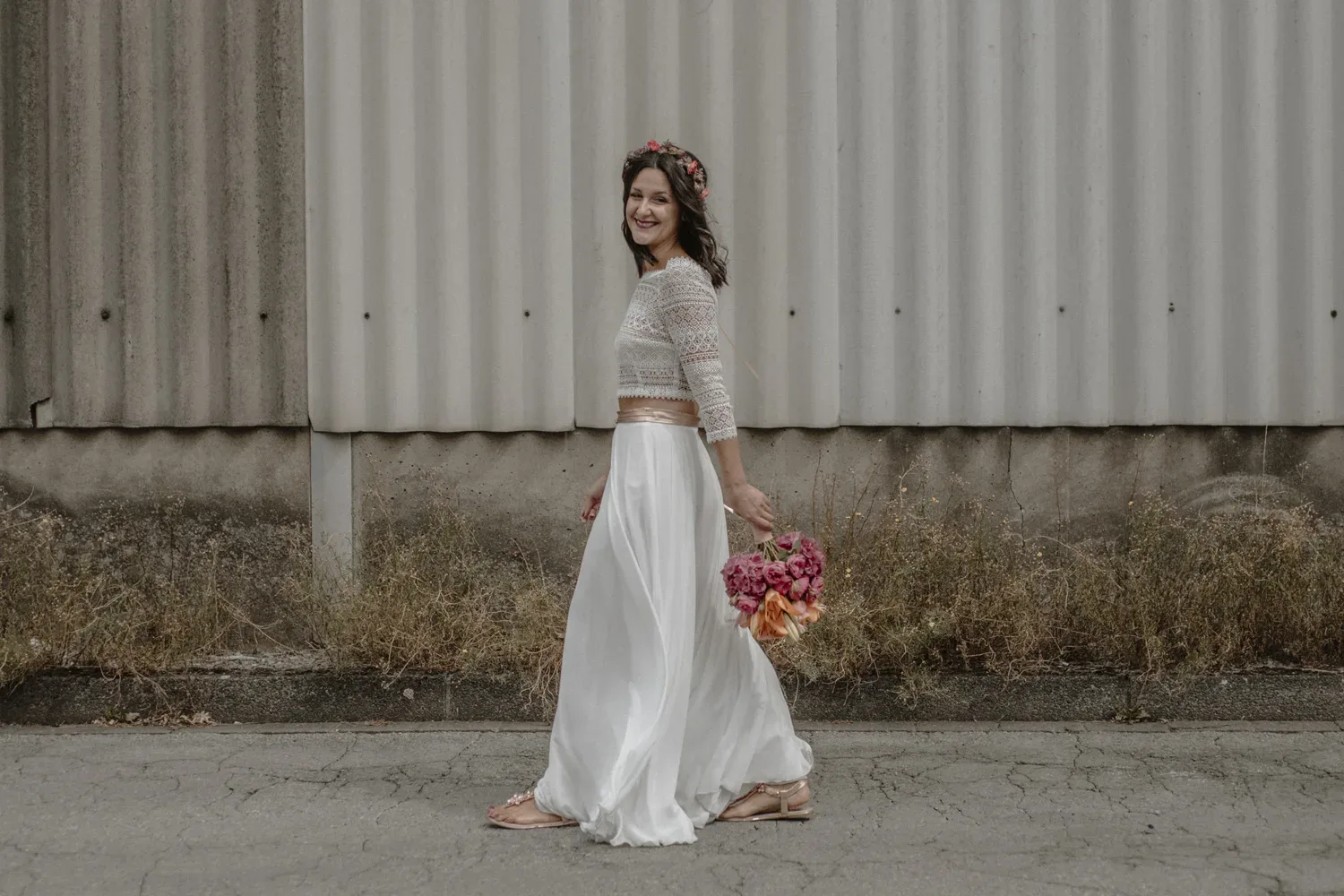 Braut, Bohobraut, Bohobrautkleid, Blumenkranz, Spitzenoberteil, Hochzeitskleid, Urbane Hochzeit, Ruhrpott Hochzeit, Heiraten in Dortmund, Dortmund Braut,