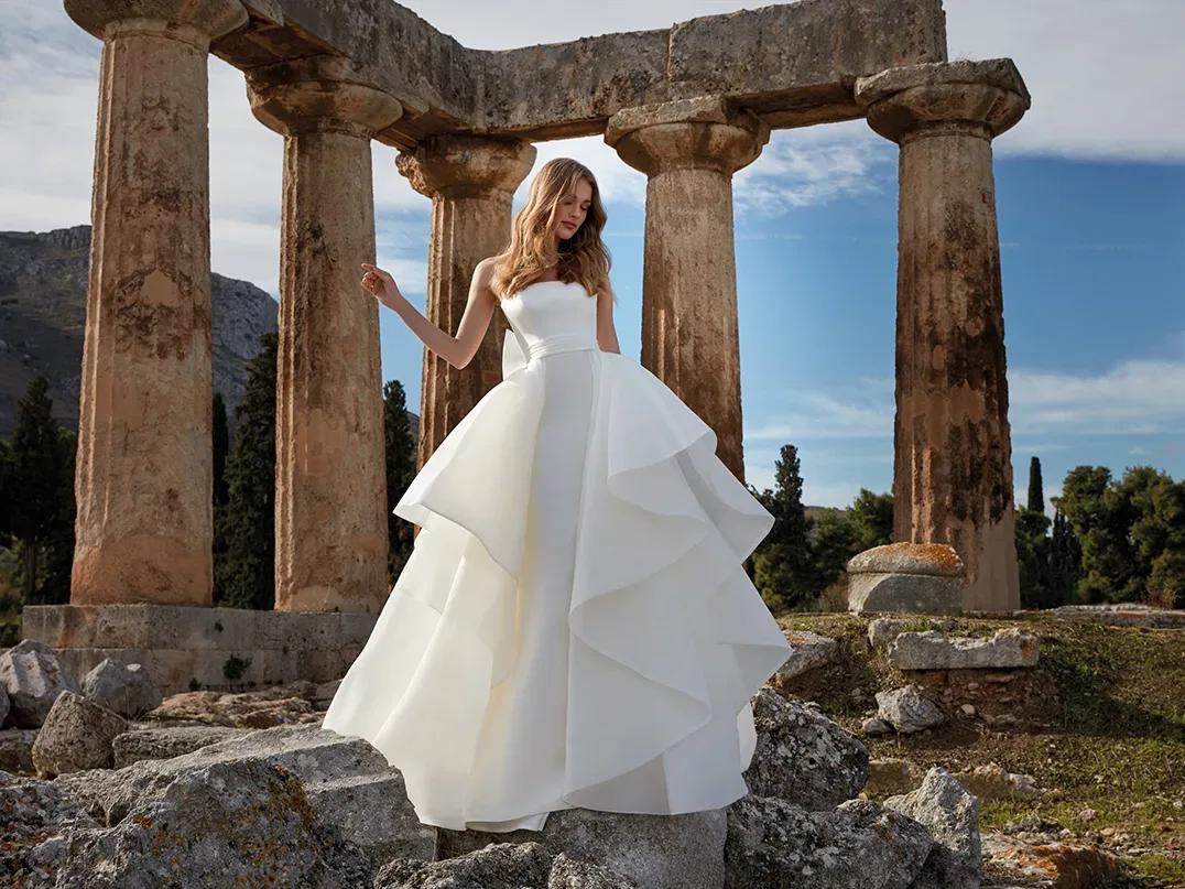 Nicole Milano, Brautkleid, Hochzeitskleid, Sex and the City Hochzeit, Carrie Bradshaw Brautkleid, Brautkleidtrend, Satinbrautkleid, Hochzeitskleid Seide
