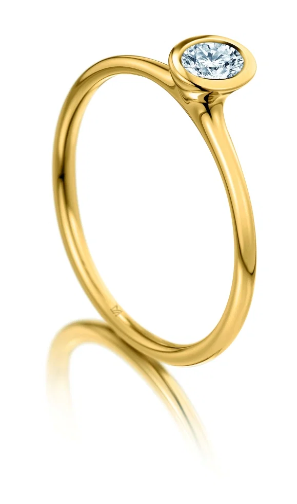 Dieses Schmuckstück aus der Women’s Collection von Meister wird von einem Diamant im Oval-Schliff gekrönt.