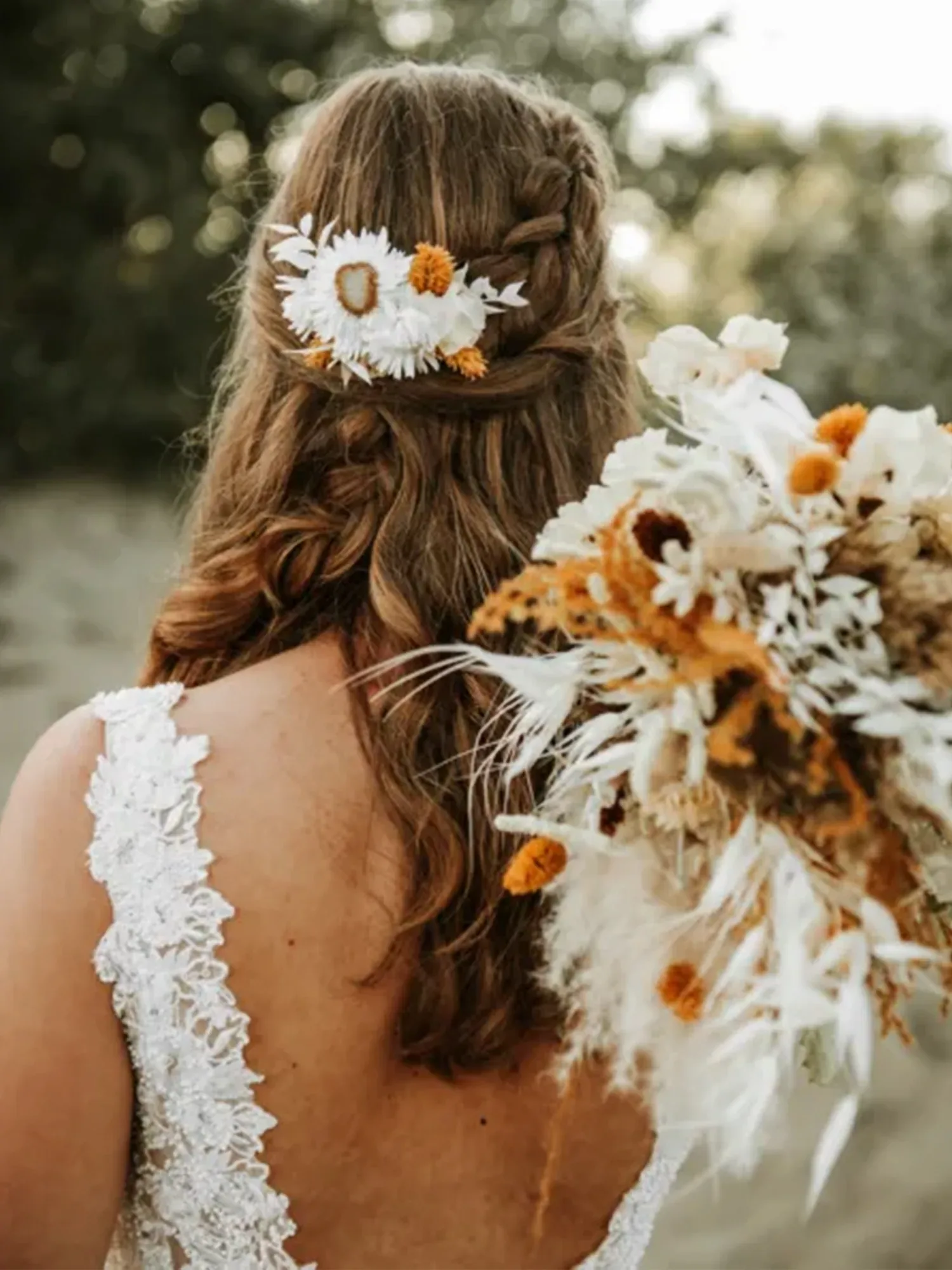 Braut mit Blumen im Haar
