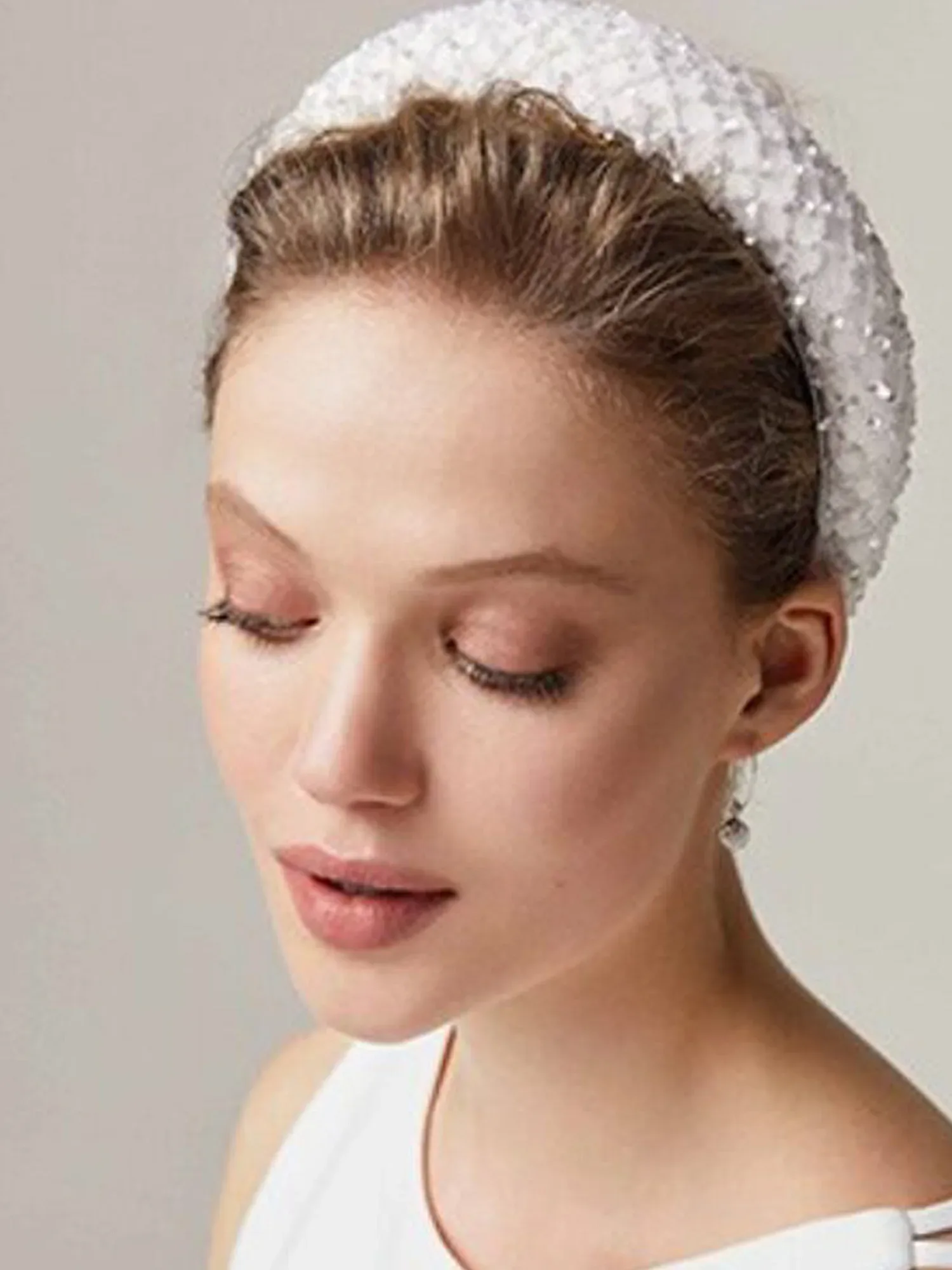 Brautfrisur mit Accessoire