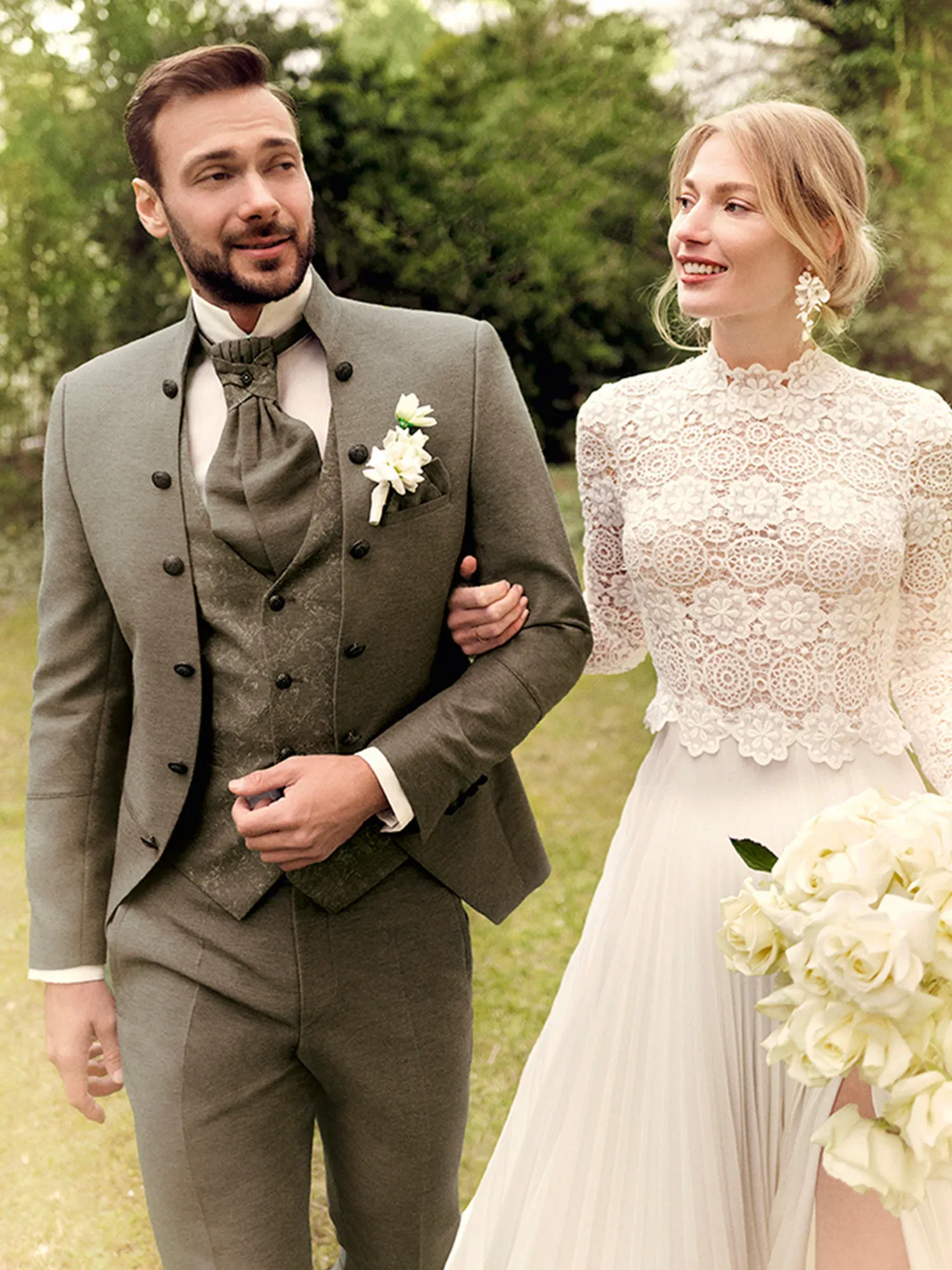 Plastron zu grünen Hochzeitsanzug