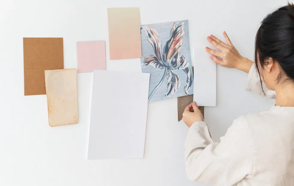 Moodboard mit Farben, Materialien und Papieren zur Entwicklung eines individuellen Hochzeitskonzepts