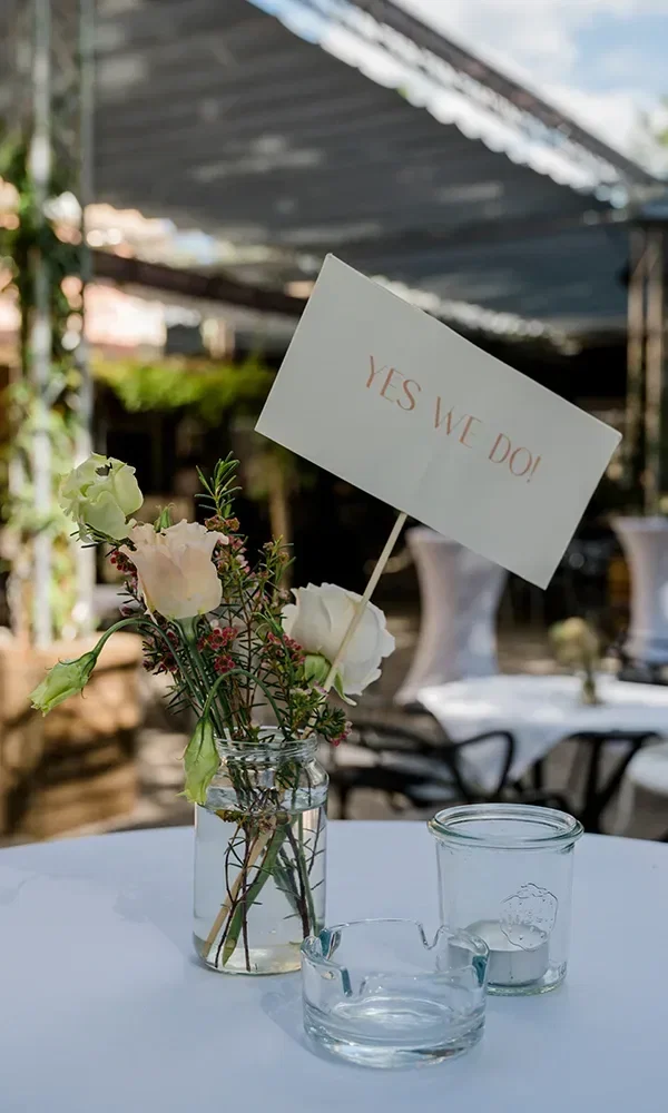 Hochzeitsdeko - Stehtisch mit Schild