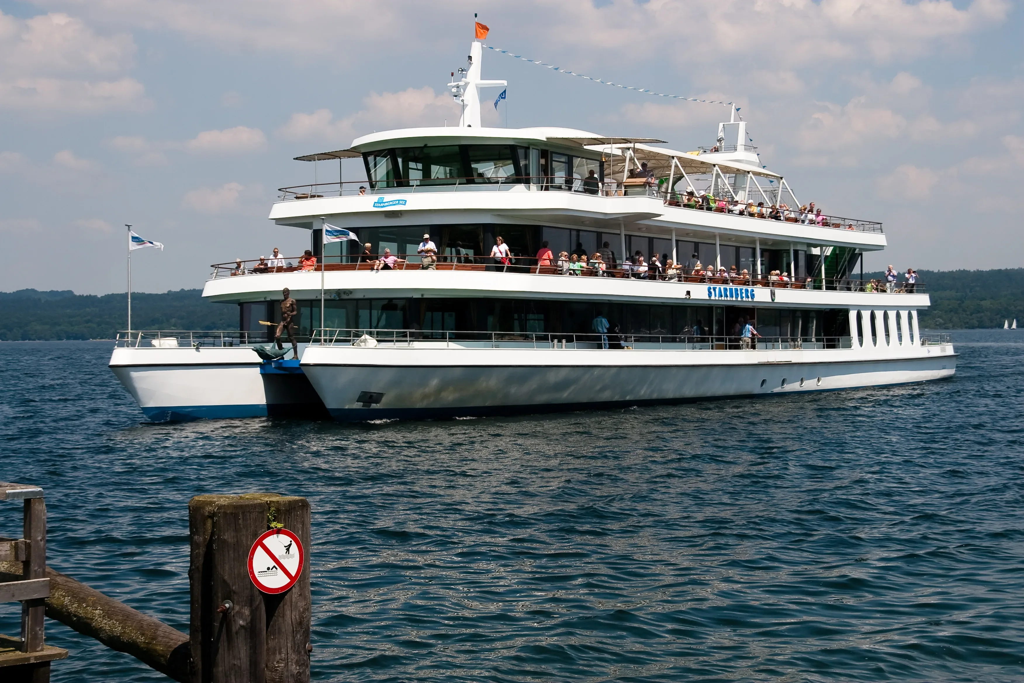 Ein Schiff auf dem Starnberger See