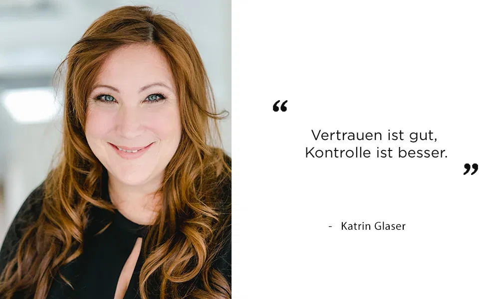 Katrin Glaser lächelt in die Kamera und empfiehlt, in der Hochzeitsplanung sowohl Vertrauen als auch Kontrolle zu praktizieren.