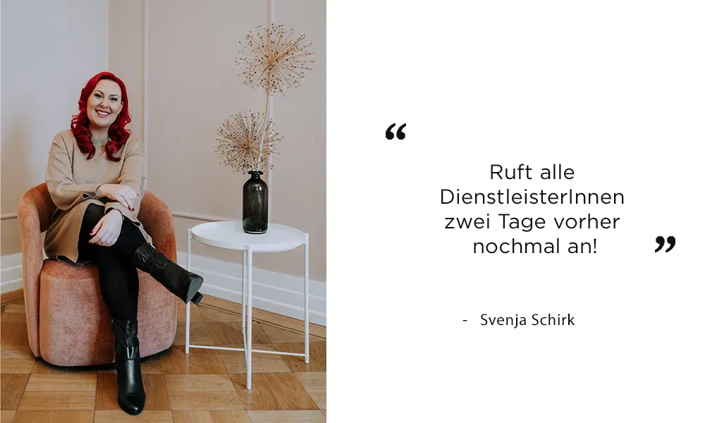 Svenja Schirk in einem gemütlichen Sessel, die betont, wie wichtig es ist, Hochzeitsdienstleister vor dem großen Tag anzurufen.