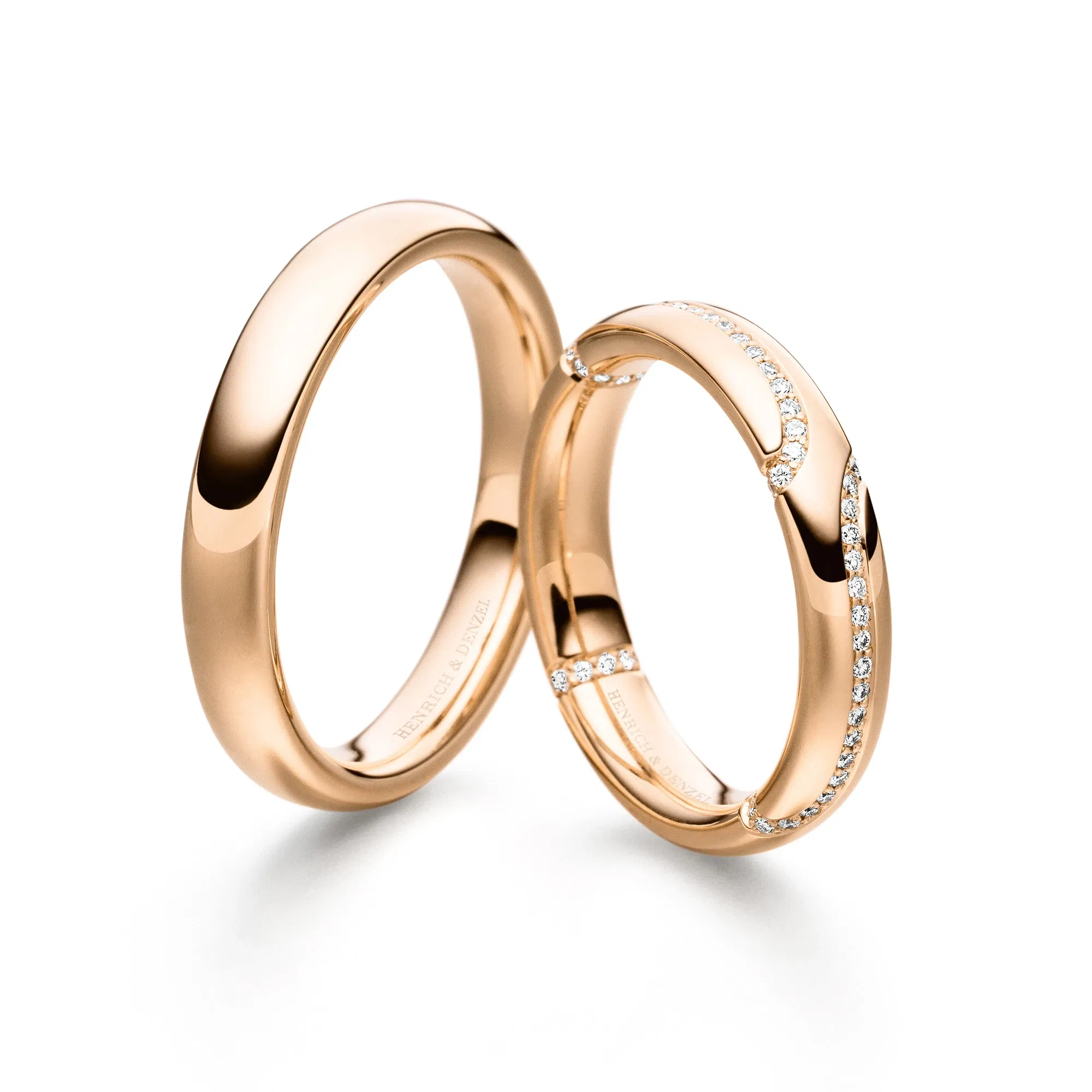 Roségoldene Trauringe mit fließender Brillantlinie im Damenmodell.