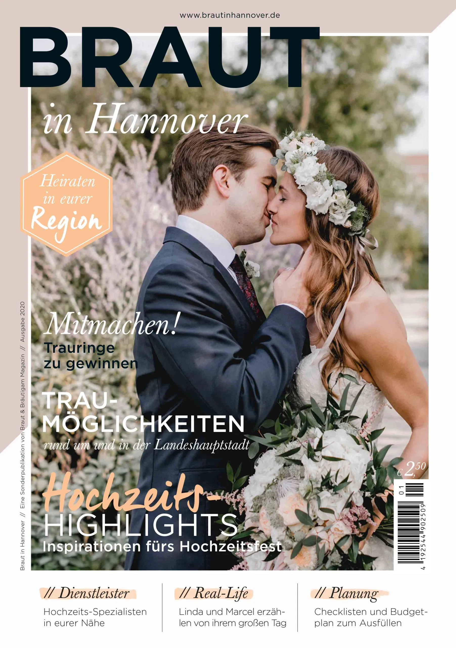 Titelbild des Magazins Braut in Hannover 2020 mit einem Brautpaar, das sich im Grünen küsst – die Braut trägt einen Blumenkranz und hält einen üppigen Strauß. Thema: Trauorte, Hochzeitsdienstleister und Inspirationen aus der Region Hannover.