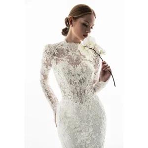 Bei diesem Kleid von Bridal Collective gibt's kein Drumherum: Die Spitze zieht sich über das ganze Kleid, von oben bis unten.
